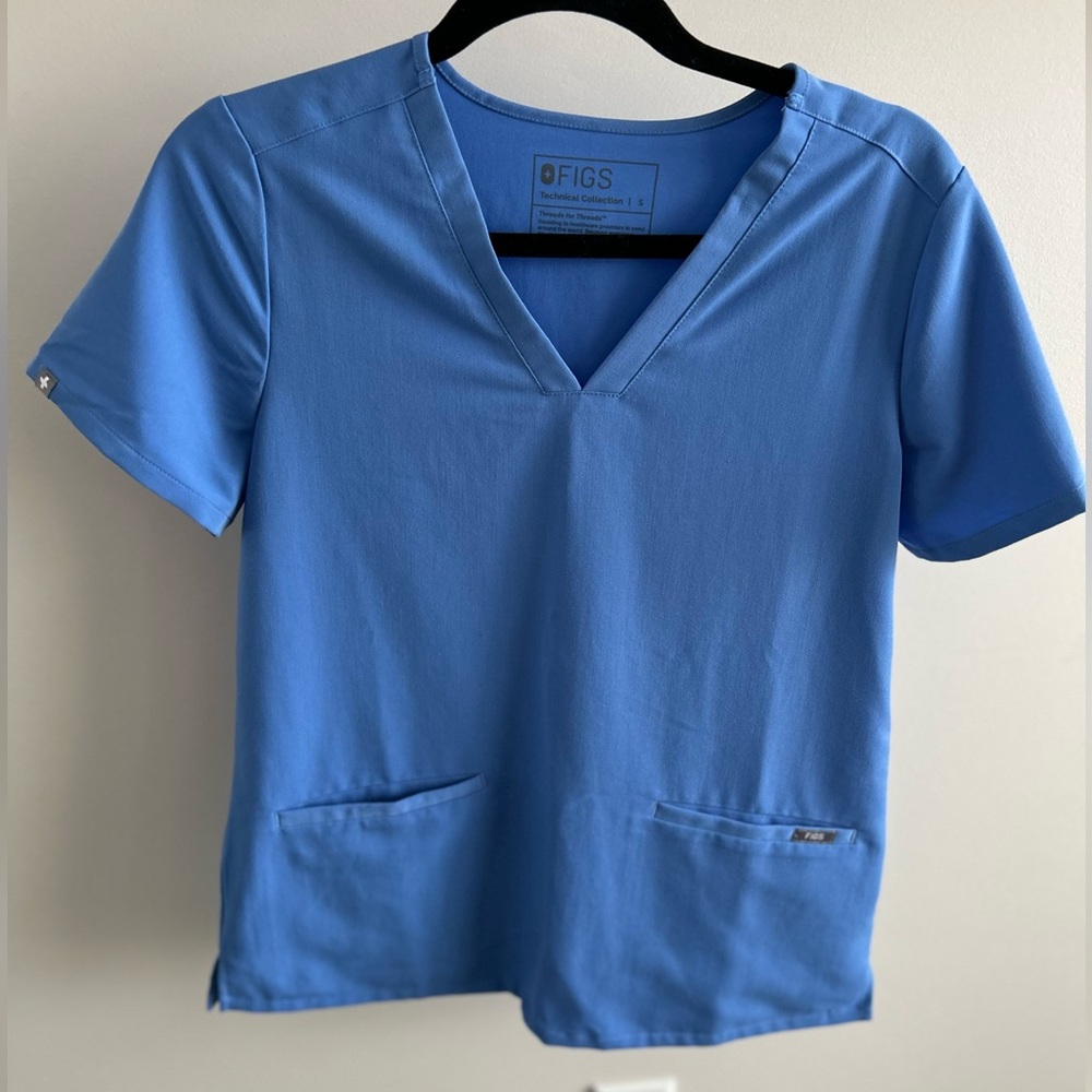 FIGS Ceil blue Casma three pocket scrub top